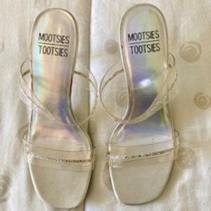 Mootses Tootses Silver Dressy Sandals. Size 7.5. Plastic straps, Lucite heels.